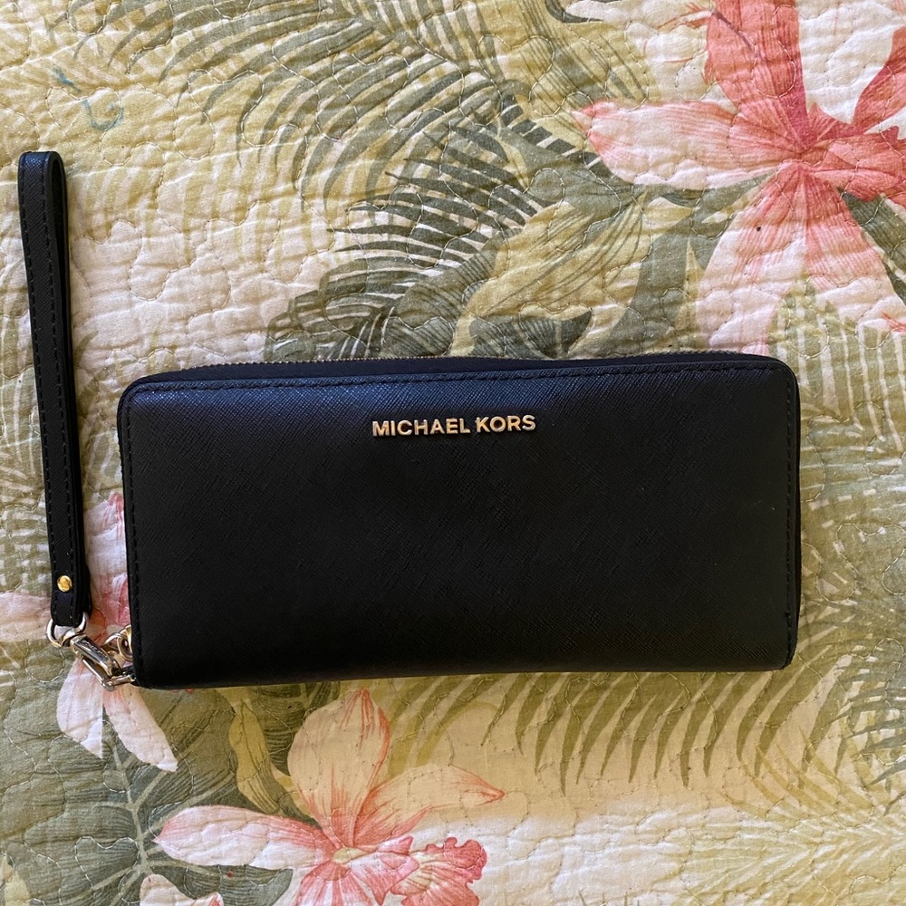 🌺SOLD🌺Michael Kors Continental leather wallet